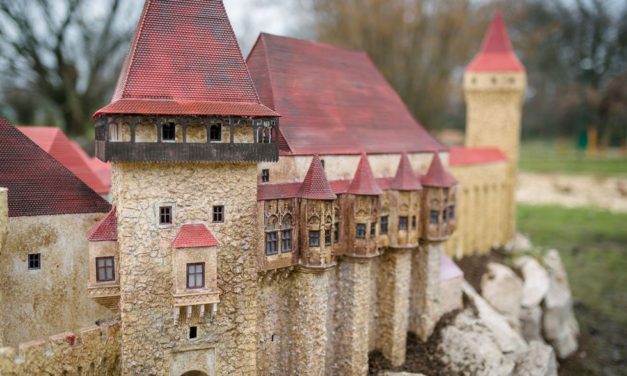 Erdélyi épületekkel bővült a szarvasi Mini Magyarország makettpark