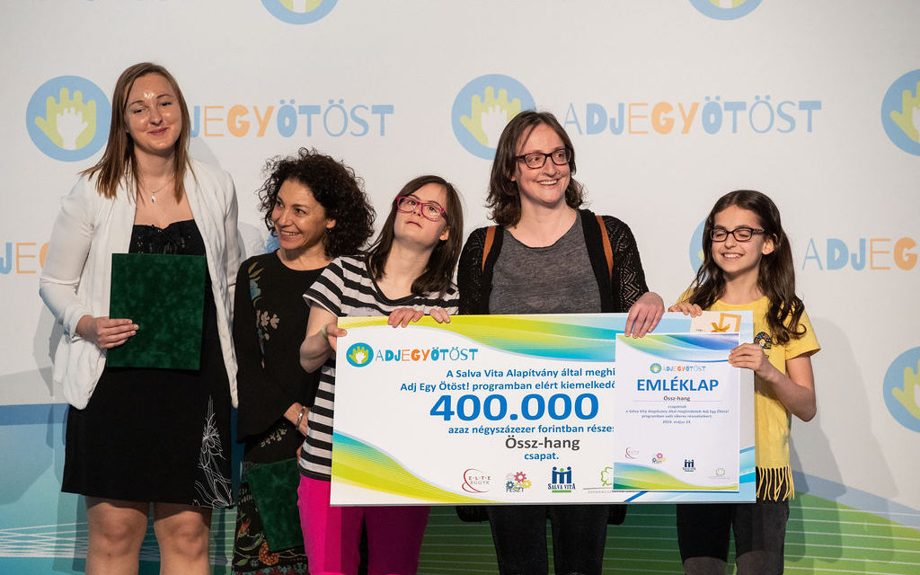 A nyertes osztályokat idén is 400.000 forinttal jutalmazzák az Adj Egy Ötöst! programban