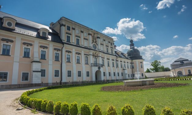 Az egri várkapitány palotája, az edelényi L’Huillier–Coburg kastély